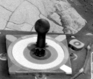Left Panoramic Camera Non-linearized Sub-frame EDR acquired on
Sol 632 of Opportunity's mission to Meridiani Planum at approximately
11:10:23 Mars local solar time, camera commanded to use
Filter 2 (753 nm). NASA/JPL/Cornell
